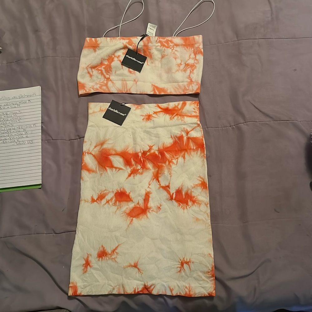 Material very soft and stretchy noodle straps